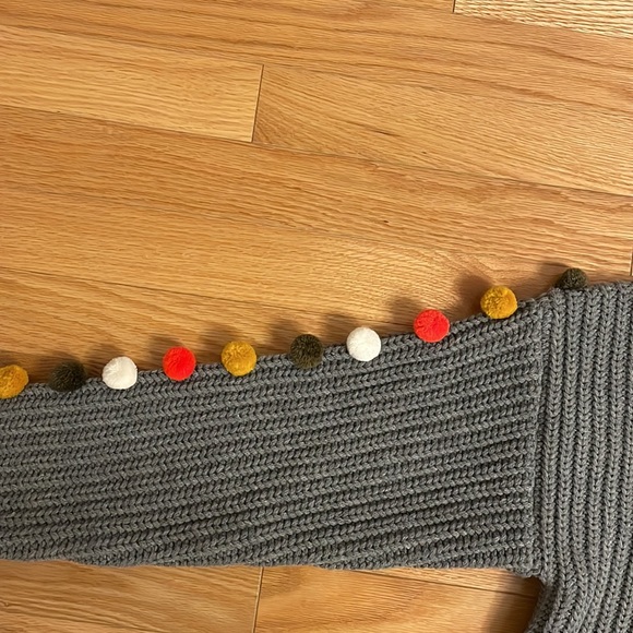 Chunky grey sweater with Pom poms - Picture 2 of 4
